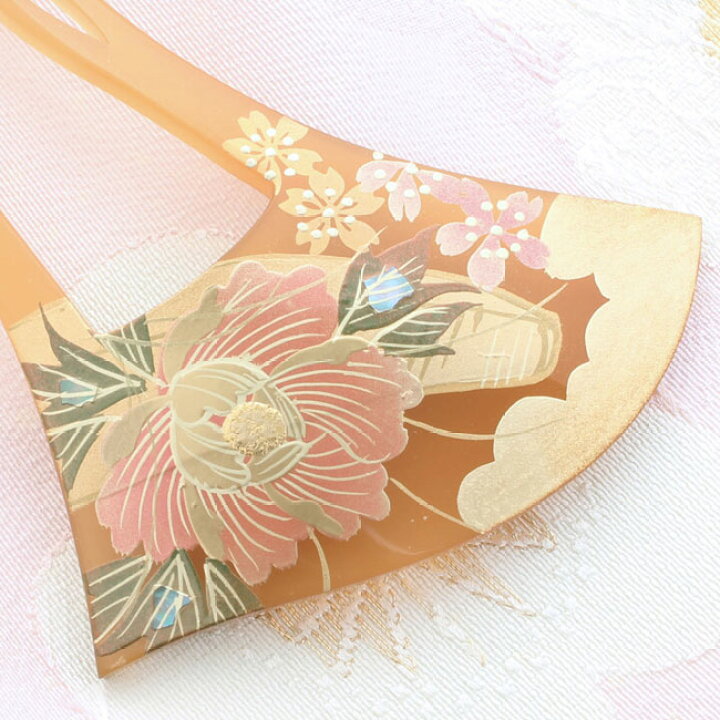かんざし べっ甲調台 蒔絵 螺鈿 大牡丹と二色の桜 金の雲と小舟 添え Rバチ型 日本製 簪 カンザシ オレンジ あめ色 鼈甲色 パーティー 成人式 謝恩会 結婚式 二次会 フォーマル 振袖 色留袖 訪問着 付け下げ 和装小物の和美巧房 店