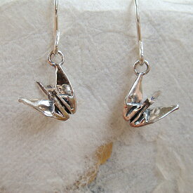 折鶴ピアス おりづるピアス 折り紙 和風モチーフ 耳飾り フック シルバーアクセサリー SILVER925 女性 男性 プレゼント ギフト対応 レディース メンズ 大人 可愛い かわいい 誕生日 オシャレ 贈り物