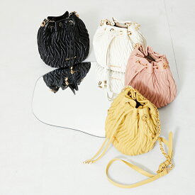【新作】レディース バッグ 巾着 編み込み ショルダーバッグ 黒 ブラック アイボリー ホワイトキルティング巾着バッグ
