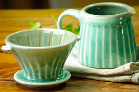 コーヒードリッパー。人気カラーセット！ 紙フィルター付。カフェドリッパー、コーヒーメーカー、ドリップポット、ハンドドリップ。お家カフェ、ゆっくりと落ちるコーヒーの香りと時間がたまらなく好き.和食器の魅力たっぷり。きれいな色で贈り物にもおすすめ。（ss）