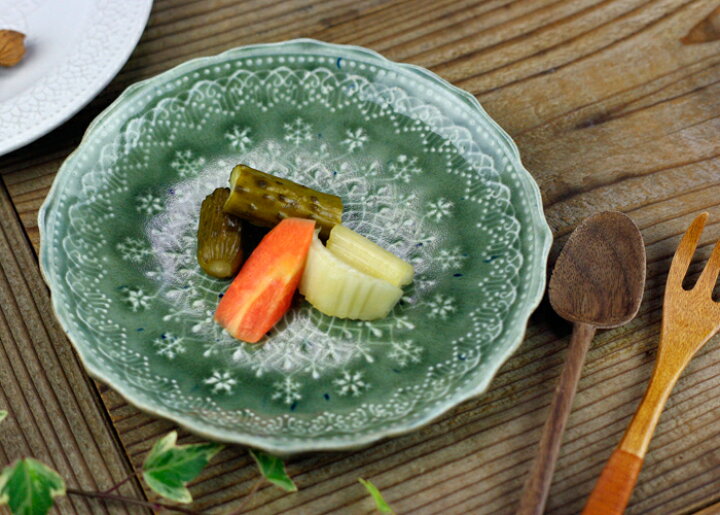 楽天市場 益子焼雪の結晶のお皿 ミストグリーン 緑デザインプレート 中皿 取分け皿 皿 デザート皿 ケーキ皿 プレート 北欧風 おしゃれ シンプル モダン 名入れ 名入れ ギフト 結婚祝い 内祝い 母の日 敬老の日 贈答品 プレゼント ｓｓ お家カフェ 父の日 益子焼 和