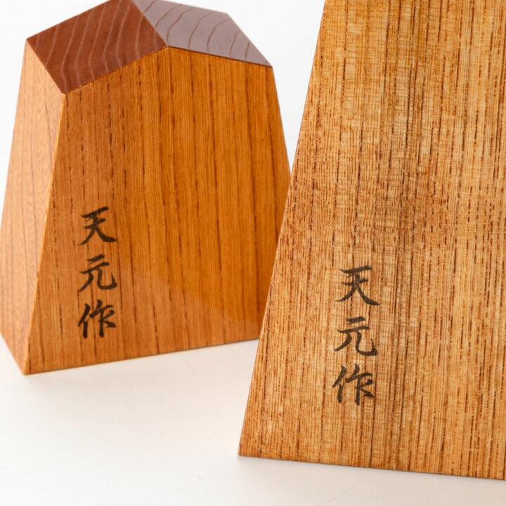 楽天市場】天童将棋駒の置物 招福駒 台付き飾り駒 左馬・と金の縁起物 