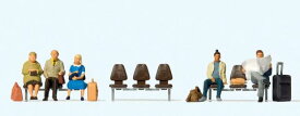 Preiserプライザー10660　椅子に座っている旅行者【HO人形】【塗装済み】【ジオラマ小物】