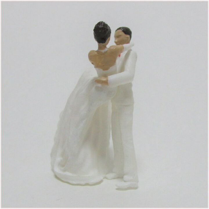 楽天市場 1 50人形 新郎新婦 ウェディングフィギュアd お姫様抱っこ 結婚式 ブライダル 塗装済み 模型人形植栽電飾のわき役黒ちゃん