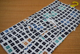 【昔ながらの子供浴衣】【注染本染め浴衣】【昭和レトロ】子供浴衣・キッズ浴衣・男の子【100cm・3〜4歳用】日本製・注染本染めゆかた「白地にカラフル井桁」