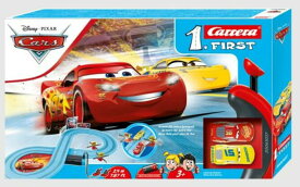 [RDY] [送料無料] カレラファースト スロットカーレーシングトラックセット 3歳以上 ディズニー カーズ ライトニング・マックィーン クルーズ・ラミレス おもちゃ 玩具 おうち時間 ごっこ遊