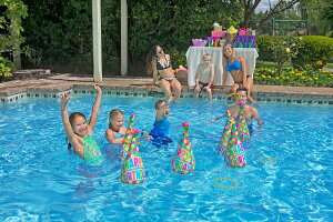 [RDY] [] Poolmaster p[eBXq̃v[AOƉ֓Q[ [yVCOʔ] | Poolmaster Party Hats Swimming Pool, Outdoor and Indoor Ring Toss Game