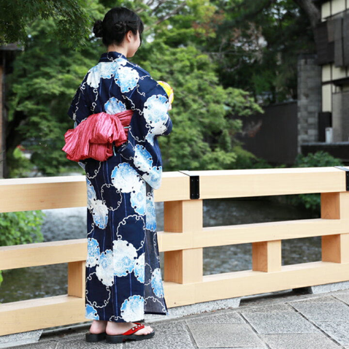 楽天市場】【最大2,000円OFFクーポン】浴衣 セット ジュニア レディース 変わり織り綿浴衣3点セット 「紺地に雪輪と菊・桜」 へこ帯 Sサイズ 浴衣セット ジュニア 子供 レトロ モダン 150cm 140cm : 和 なでしこ