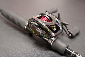 �yWANEE'S�z �v���e�N�V�����f�J�[���L�b�g�@DAIWA 23 SS AIR TW�p ���^���b�N�J���[ �v���e�N�V�����f�J�[��KIT�i�����[���{�̂͊܂܂�܂���j���[���ی�