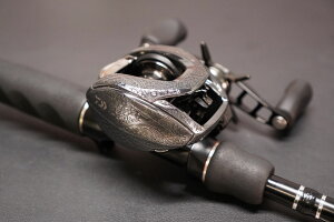 yWANEE'Sz O[rfJ[Lbg@DAIWA 24 STEEZ SV TW 100 p [{̂͊܂܂܂j[ی