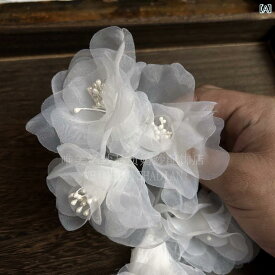 ブライダル アクセサリー ウェディング パーティー 結婚式 花嫁 婦 小物 美しい 花 芯 小さめ 花 全体オー ガンジー 素材 頭 花 白 ヘア