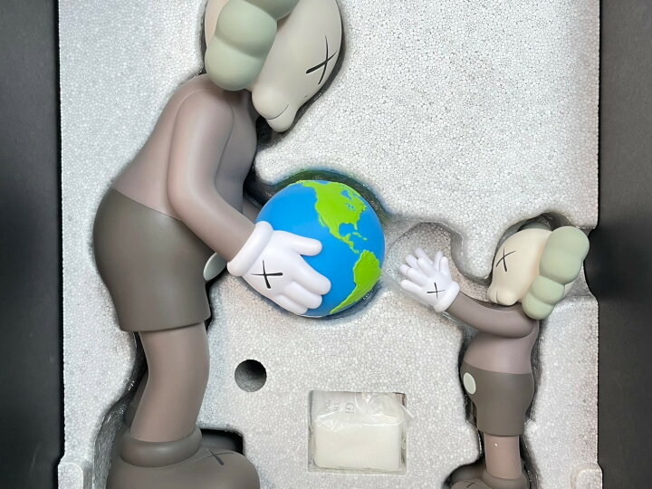 楽天市場】新品同様 MEDICOM TOY メディコムトイ カウズ KAWS THE 