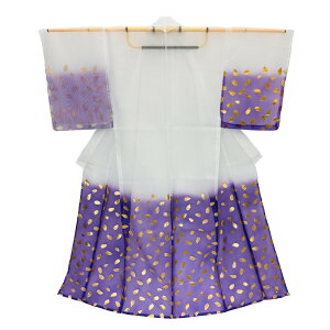 アウトレット【かつぎ 花びら 金箔使用 紫ぼかし】(品質)ポリエステルオーガンジー やわらか素材(地色)白色 紫暈し(寸法)身丈163cm 裄67cm 袖丈53cm(仕立)掛け仕立て在庫限