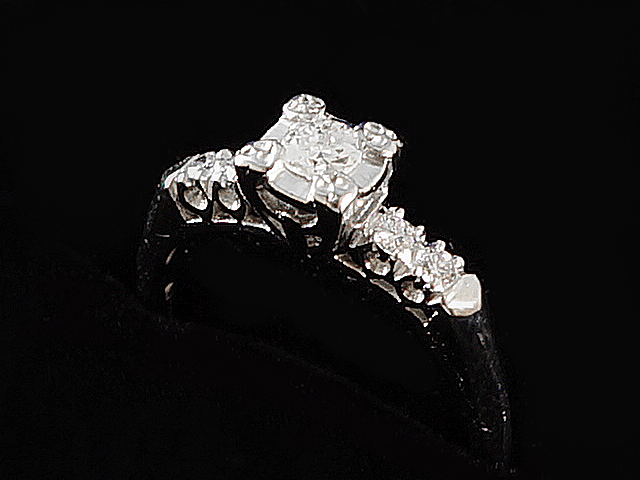 ダイヤモンドリング RING 1P大粒 4P粒ダイヤ　アールデコ　PTプラチナ無垢 ダイヤ （0.40ct） 指輪