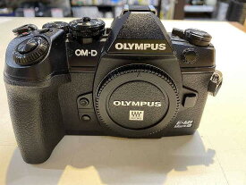 オリンパス OLYMPUS ミラーレス一眼カメラボディ（マイク端子破損してます） ブラック OM-D E-M1 Mark III 【中古】