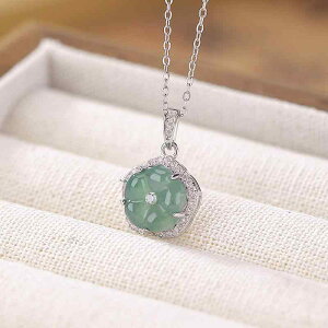 ペンダントトップ S925純銀 プラチナコーティング ブルー翡翠 梅の花 フラワーモチーフ シンプル 高級感 上品 レトロ調 ギフト 贈り物 万能 ネックレスチャーム