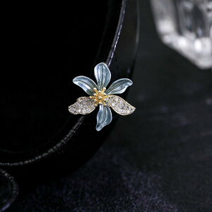 ブローチ レディース 韓国風 上品 エレガント ミニ ジルコニア フラワー コサージュ 服留め 胸元カバー 銅製 オフィス 普段使い フォーマル