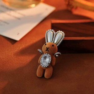 ブローチ レディース 女性用 高級感 個性的 フロッキー加工 うさぎ ラビット ユニーク デザイン かわいい キュート 銅合金 電気メッキ加工 上品 エレガント 普段使い パーティー アクセント