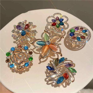 ブローチ レディース メタル フラワー クリスタル 2WAY スカーフクリップ 裾留め 上品 エレガント アクセサリー 普段使い 通勤 オフィス カジュアル フォーマル 花モチーフ