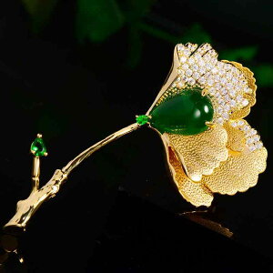 ブローチ レディース レトロ エスニック 高級感 華やか 蓮 花 リーフ エメラルドグリーン 翡翠風 エレガント ゴールド 銅製 ジルコニア 胸飾り コート ジャケット スーツ 普段使い フォーマ