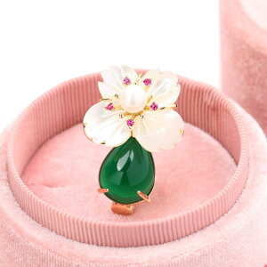 ブローチ レディース 女性用 レトロ 高級感 花 フラワー ローズモチーフ 模造翡翠 フェイクジェイド しずく ドロップ 天然白蝶貝 マザーオブパール 銅製 電気メッキ ゴールド グリーン アク