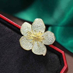 ブローチ レディース 高級感 マイクロパヴェ ジルコニア 立体 桜 モチーフ 金メッキ ゴールド シンプル 普段使い フォーマル 上品 春夏