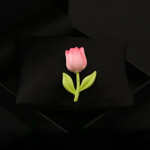 ブローチ レディース 立体 ピンク チューリップ フラワー ピン かわいい 日韓風 高級感 デザイン 個性的 ユニーク 合金製 普段使い お出かけ アクセサリー 小物