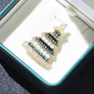 ブローチ 男女兼用 クリスマス クリスマスツリー モチーフ 人工水晶 フェイクパール 合金 電気メッキ加工 幾何学模様 紫 緑 2色 ゴールドカラー アクセサリー おしゃれ 普段使い ワンポイン