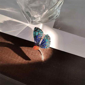 ブローチ レディース 青い蝶 バタフライ エレガント 上品 高級感 精巧 合金 コサージュ ピンブローチ 結婚式 パーティー 普段使い プレゼント ギフト