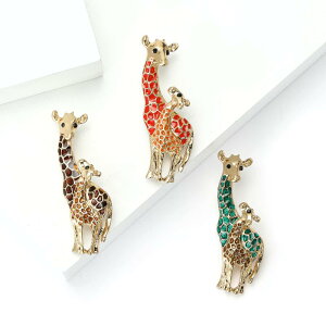 ブローチ 男女兼用 レディース キリン アニマルモチーフ エナメル 大ぶり 個性的 合金製 電気メッキ加工 マルチカラー レッド グリーン ブラウン 上品 ファッション オフィス 通勤 普段使い