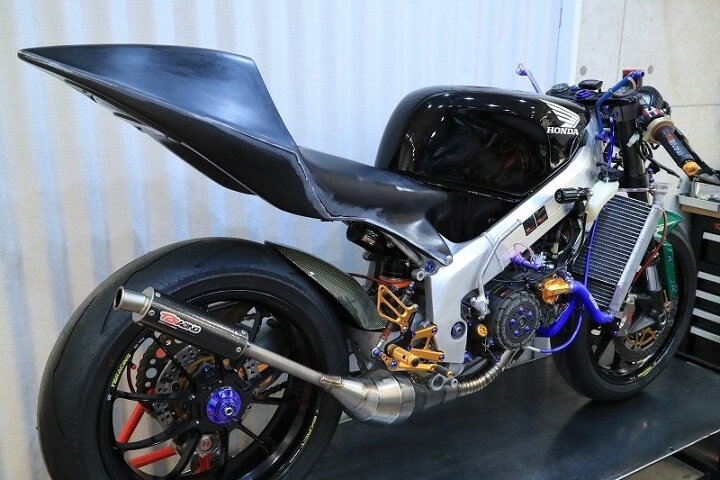 T2 Racing T2レーシング フロントポジション シートカウル タイプ3 ストリートタイプ テールランプレンズ:スモークレンズ / テールランプユニット裏蓋:黒ゲル NSR250R | ウェビック 楽天市場店