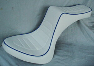 American Dreams アメリカンドリームス キング&クィーンシート ハーレーパターン 白レザー/青ライン ドラッグスター400 YAMAHA ヤマハ シート シート関連 外装