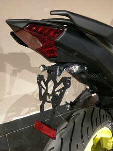 V PARTS �u�C�p�[�c �t�F���_�[���X�L�b�g Yamaha MT-03 ABS YZF-R3 YAMAHA ���}�n �i���o�[�v���[�g�z���_�[ �O��