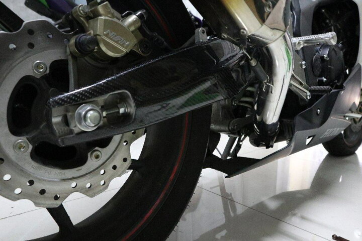 楽天市場】Carbon Variasi カーボンバリアシ スイングアームカバー