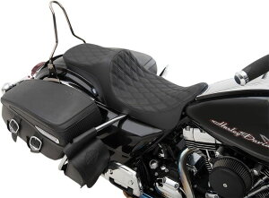 Drag Specialties �h���b�O�X�y�V�����e�B�[�Y Predator III 2-Up Seat�m0801-1304�n HARLEY-DAVIDSON �n�[���[�_�r�b�h�\�� �V�[�g �V�[�g�֘A �O��