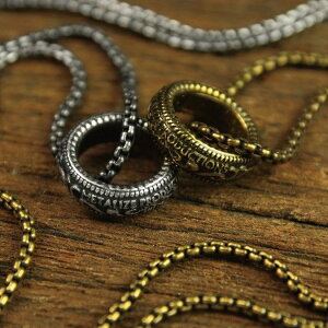 Metalize Productions ���^���C�Y�v���_�N�V�����Y Carved Ring �l�b�N���X �����i�E�A�N�Z�T���[ �o�C�N�֘A�O�b�Y