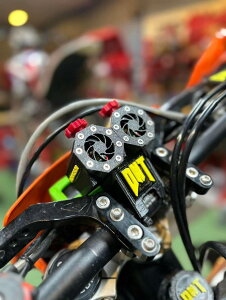 DINOTECH:_CmebN JETFAN - Dual motor N[Ot@ tXN[^[쓮n tXN[^[ J[FRed