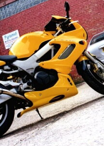 Pyramid Plastics s~bhvX`bN A_[JE/X|C[(h)(Unpainted Belly Pan^Spoiler) VTR1000 Firestorm HONDA z_ A_[JE JE֘A O