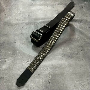 y 42mm Width Hard Leather Guitar Strap / 3Row 12mm Pyramid Spots Design z