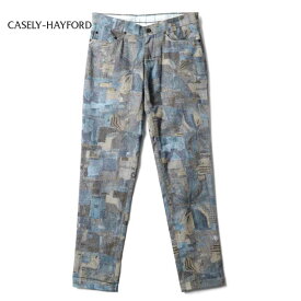 【70%OFF】Casely-Hayford / ケイスリーヘイフォード｜パッチワーク風プリントコットンギャバジン5ポケットテーパードパンツ(LINUS)｜（ライトブルー基調）｜ 春夏 ボトムス スラックス 5ポケットパンツ メンズ アウトレット
