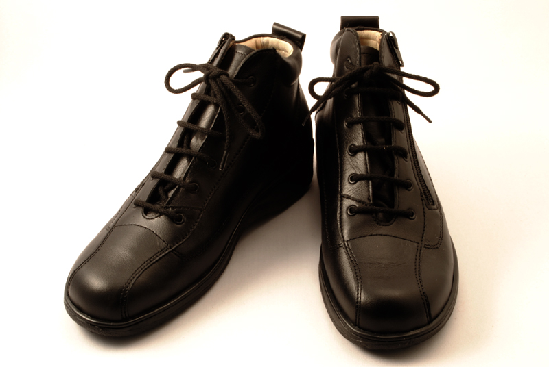 しっかりとしたアーチサポートのついたフィンコンフォートの靴は足にトラブルをお持ちかの方でも快適に長い時間履いていただけます finn comfort フィンコンフォート ショートブーツ FURANO 黒 デポー smtb-KD 定番スタイル 2497