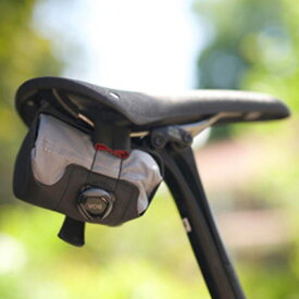 シリカ SEAT ROLL ASYMMETRICO サドルバッグ