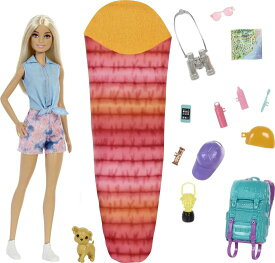 Barbie バービーそれは、ペットの子犬、バックパック、寝袋、10キャンプアクセサリー、3-7歳のギフトを備えた2つの「マリブ」キャンプ人形（ブロンドの11.5）