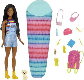 Barbie バービーそれは、ペットの子犬、バックパック、寝袋、10のキャンプアクセサリーを備えた2つの「ブルックリン」キャンプドール（ブレード付きブルネット