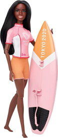 Barbie バービーオリンピック大会東京2020サーフユニフォーム、東京2020ジャケット、メダル、東京2020 3歳以上のフィン付きサーフボード