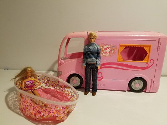 Barbie バービーグラマーキャンパープレイセット30 ピースw 'sounds'、4人形、ポップアップテントなど！ （2009）