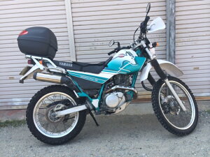 1年保証付 セロー 225WE 対応 リアボックス 30L トップケース カラーレンズ 4色 付き 汎用 フォーカラーレンズ フラップ式 バイクボックス バイク 積載 鍵付き お買い物マラソン 開催