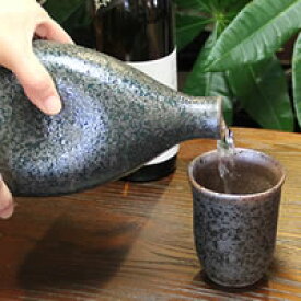 信楽焼 、お水、焼酎、お酒が美味しくなる陶器ボトル イオンボトル(緑色) 味の違いを感じて下さい。 陶器保存瓶 保存ボトル 陶器サーバー ss-0074