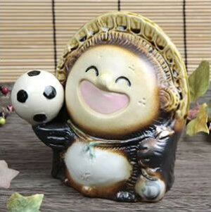 信楽焼 5号笑福サッカー狸 信楽焼たぬき縁起物タヌキ 陶器タヌキ たぬき置物 やきもの しがらきやき 焼き物 狸 タヌキ 信楽 ta-0159