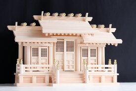 神棚 三社 単品 屋根違い 中型 赤御簾付き 三社丸柱に格子扉 ／ 美しい、東濃ひのき 神棚 神具 仏具 盆提灯 やまこう 山幸